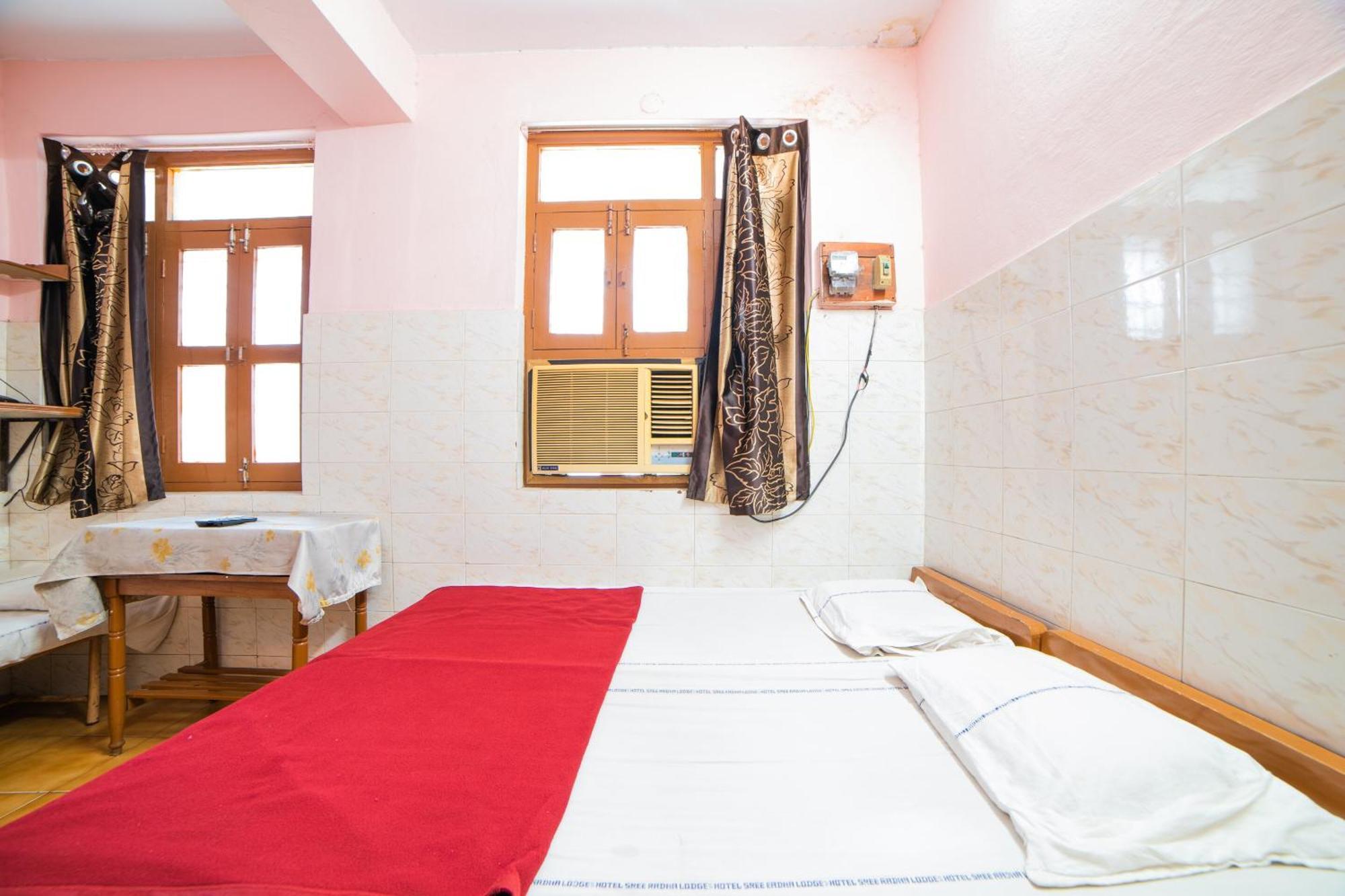 Hotel O Sree Radha Lodge Near Snow World Secunderabad Bagian luar foto