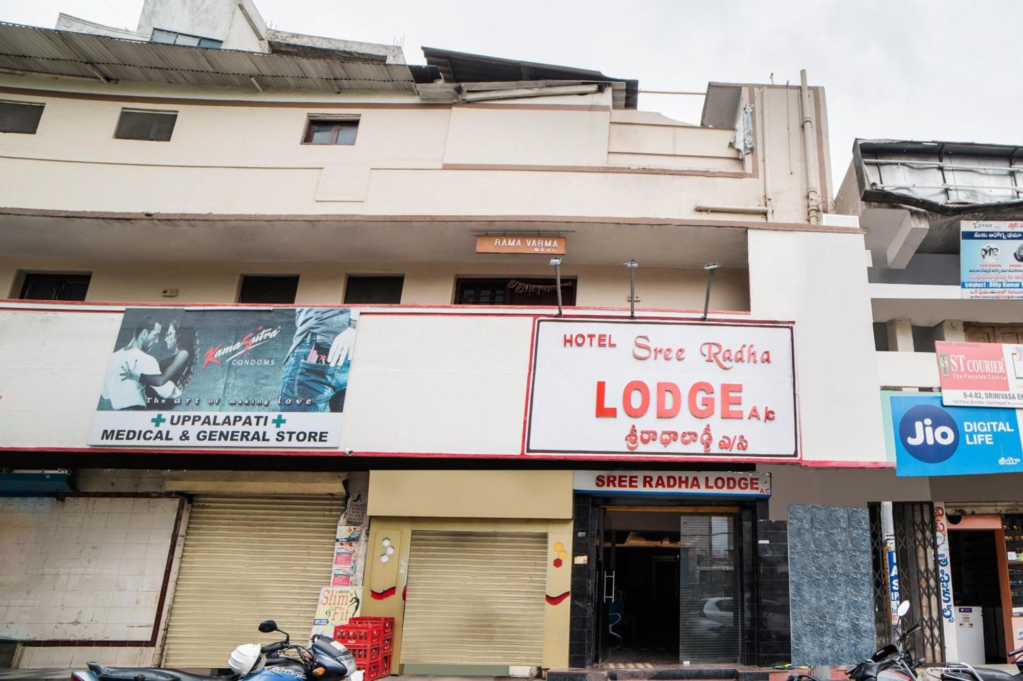 Hotel O Sree Radha Lodge Near Snow World Secunderabad Bagian luar foto