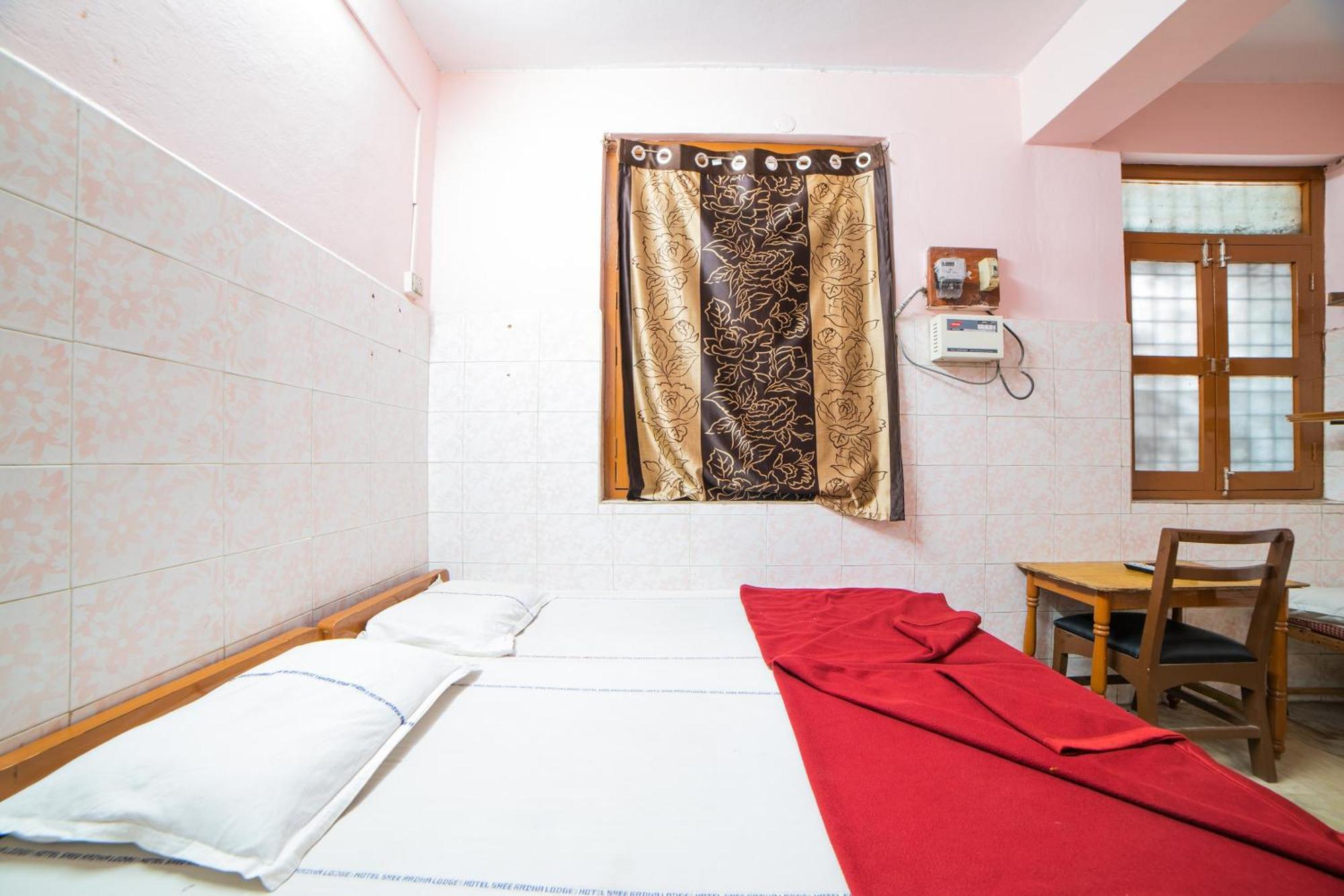 Hotel O Sree Radha Lodge Near Snow World Secunderabad Bagian luar foto